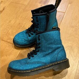 Dr. Martens Delaney glitter youth boots turquoise blue EU 33 US 2